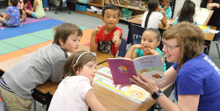 volunteer reading to kids