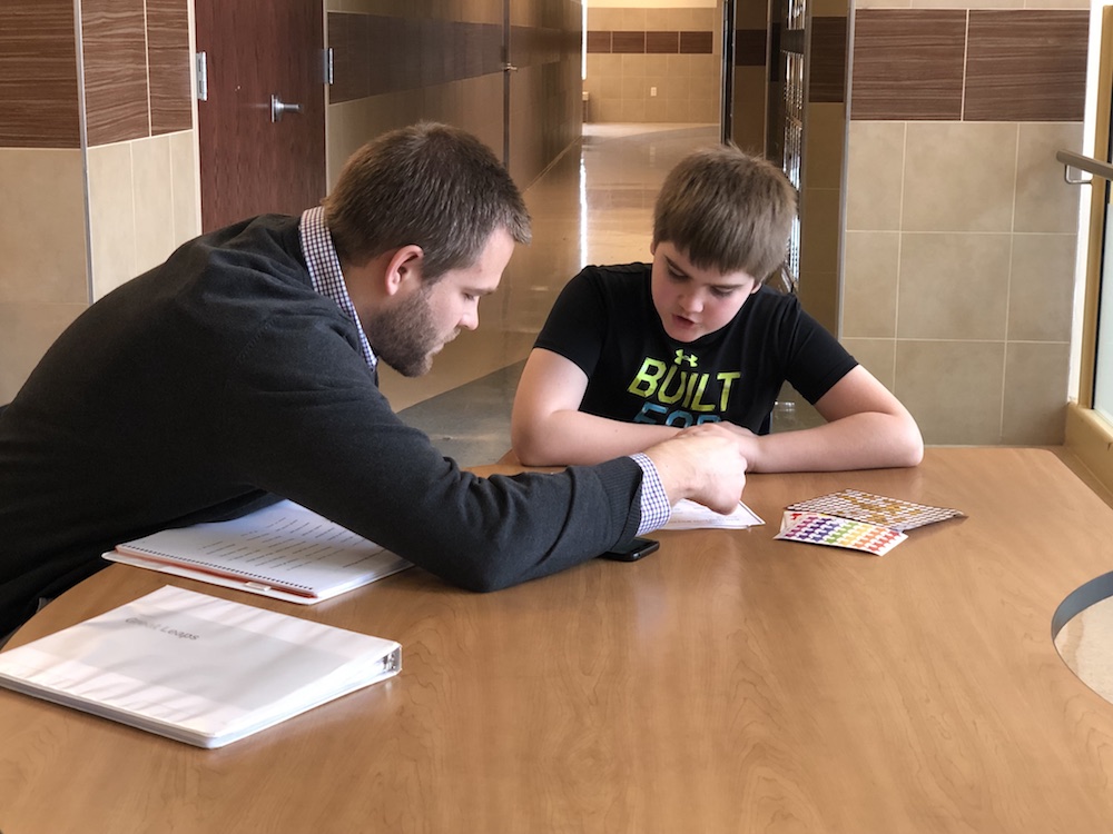 Savage volunteer reads with Midvale student