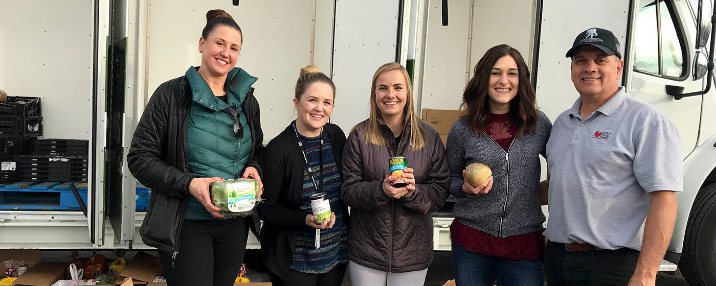 Hero staff volunteering 2018 group at mobile food e1629737040801