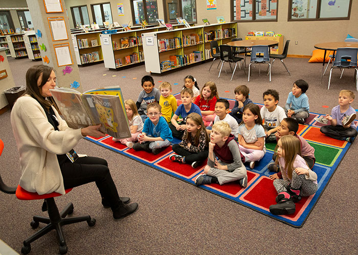 Read Across America Day 2023- Volunteer reads to class